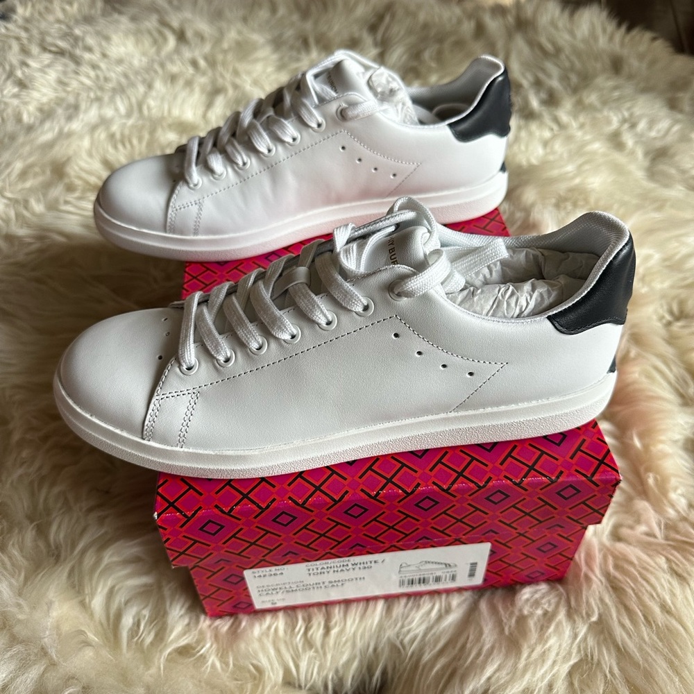 New in box Tory Burch Howell Court sneakers shoes! Leather size 9 white black
